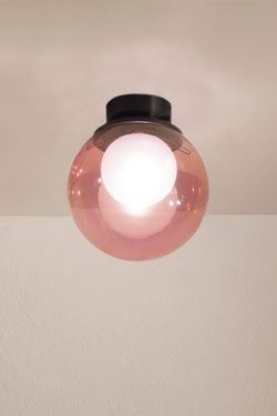 Plafonnier boule de verre rose Pop. Luz Difusion. 