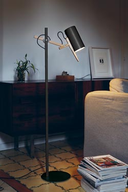 Design floor lamp in wood and black metal Scantling. Marset. 