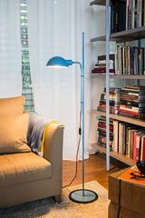 Lampadaire liseuse bleue Funiculi . Marset. Lampadaire liseuse bleue Funiculi . Marset.