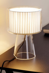 Lampe de table ou de chevet ruban beige Mercer Mini. Marset. 