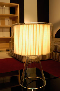 Mercer beige ribbon table lamp, large model. Marset. 