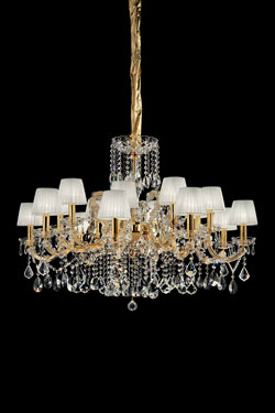 Large 18-light Venetian crystal and gilded chandelier. Masiero. 