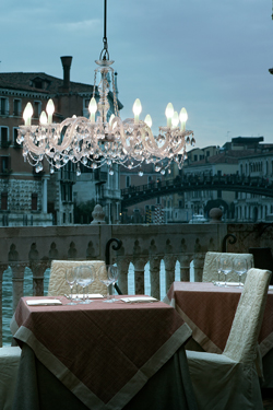 Drylight Venetian chandelier 12 lights white LED lighting. Masiero. 