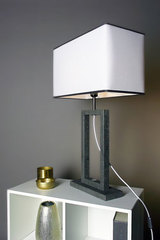 Contemporary lampe de table à abat-jour bicolore moyen modèle. Matlight. 