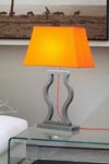 Lampe de table abat-jour taffetas orange intérieur blanc Classic . Matlight. 