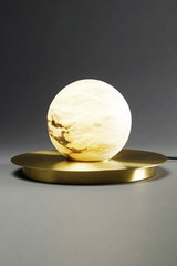 Lampe de table boule en albâtre Moons. Matlight. 