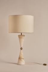 Hourglass table lamp in alabaster and brass Silhouette. Matlight. Hourglass table lamp in alabaster and brass Silhouette. Matlight.