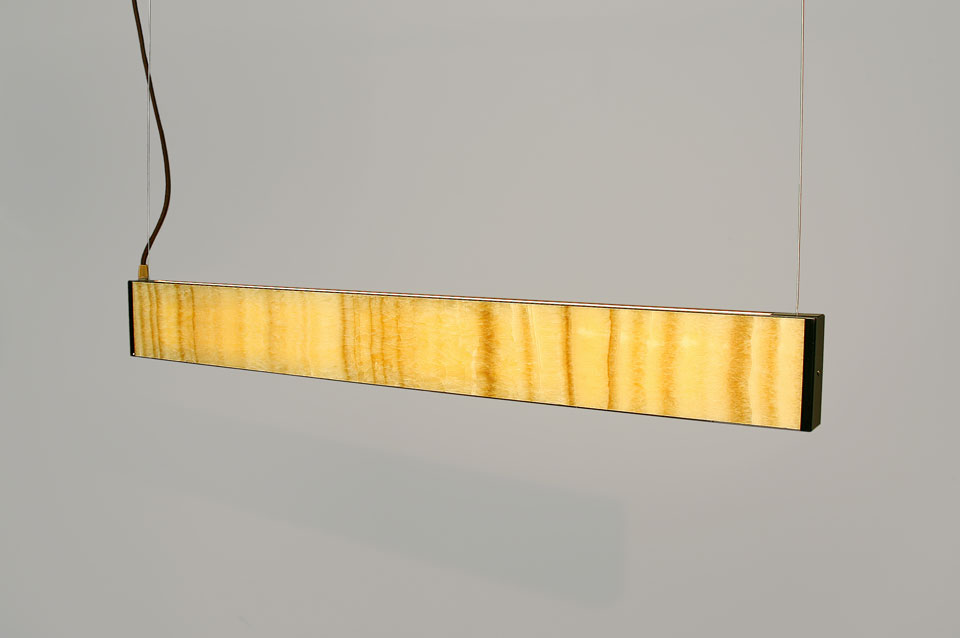 TECH suspension longue en Onyx jaune et métal doré. Matlight. 