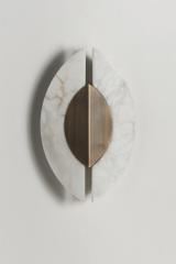 Alabaster and bronze wall lamp Shields. Matlight. Alabaster and bronze wall lamp Shields. Matlight.