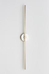 Grand Stick large contemporary wall light in satin-finish brass and alabaster. Matlight. Grand Stick large contemporary wall light in satin-finish brass and alabaster. Matlight.