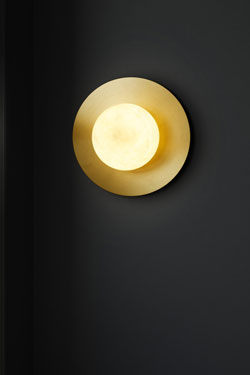 Moons alabaster round wall sconce. Matlight. 