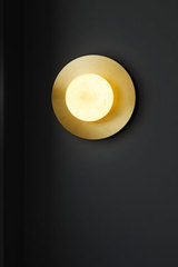 Moons alabaster round wall sconce. Matlight. 