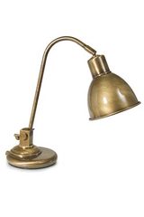 Petite lampe de bureau en laiton patiné verni . Moretti Luce. Petite lampe de bureau en laiton patiné verni . Moretti Luce.