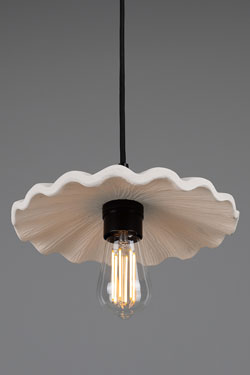 Classic suspension lamp in wavy ceramic Kapok. Mullan. 