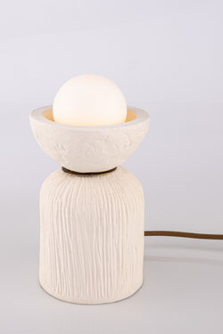 Small white textured ceramic table lamp Prali. Mullan. 