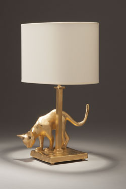 Lampe de table Chat en bronze massif doré. Objet insolite. 