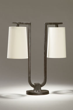 Lampe de table 2 lumières pied en U, en bronze massif Gustave. Objet insolite. 