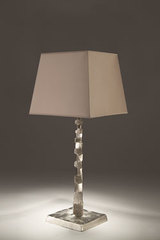 Lampe de table nickel satiné en bronze massif Fragile. Objet insolite. 