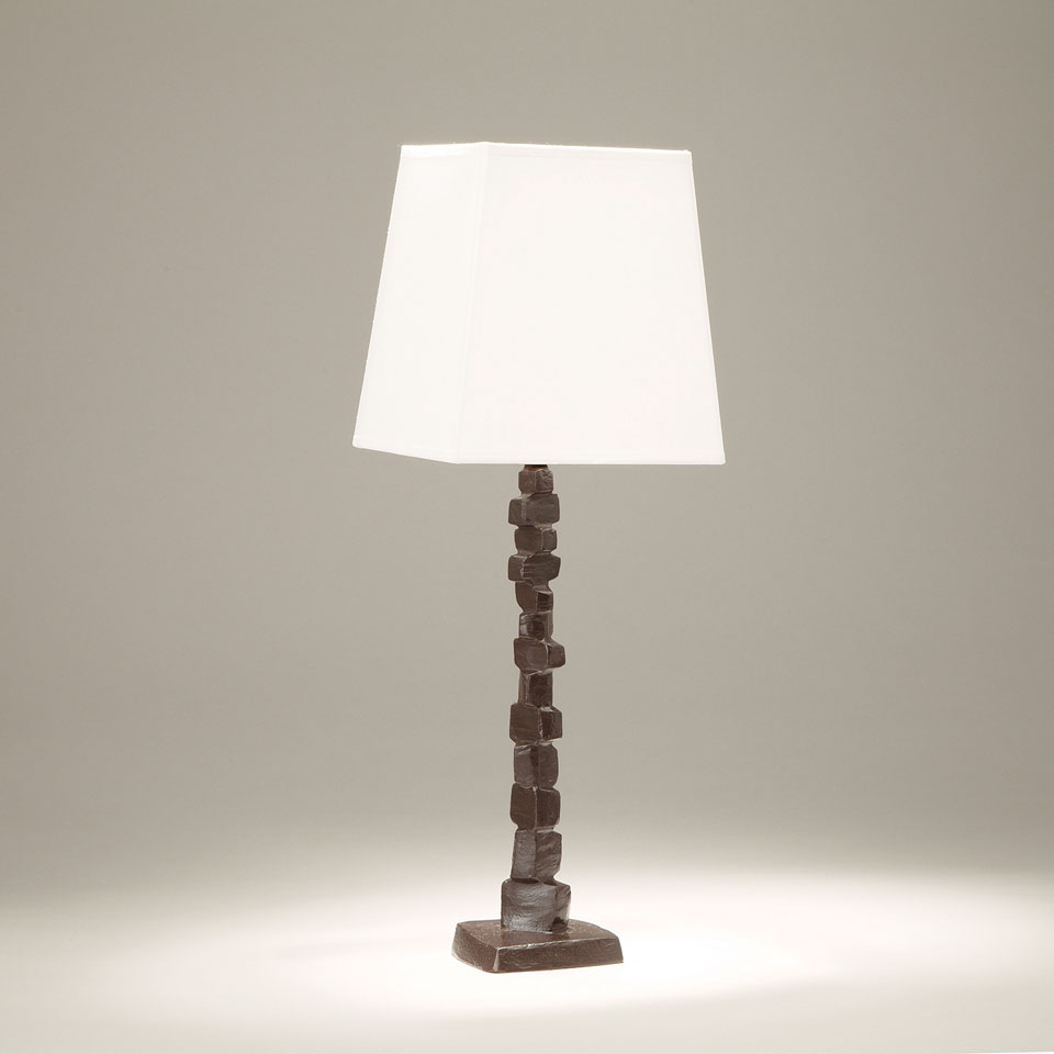 Petite lampe de table en bronze noir patiné Fragile. Objet insolite. 