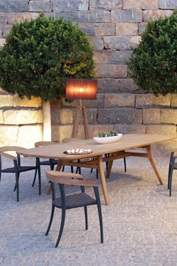 Club Lounge LED outdoor floor lamp in teak and chocolate brown lampshade. Royal Botania. 