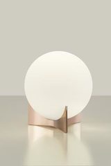 Oscar globe table lamp in white satin glass and rose gold base. Terzani. 