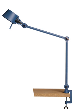 Lampe de bureau sur étau avec deux bras design industriel en métal bleu orage Bolt Desk . Tonone. 