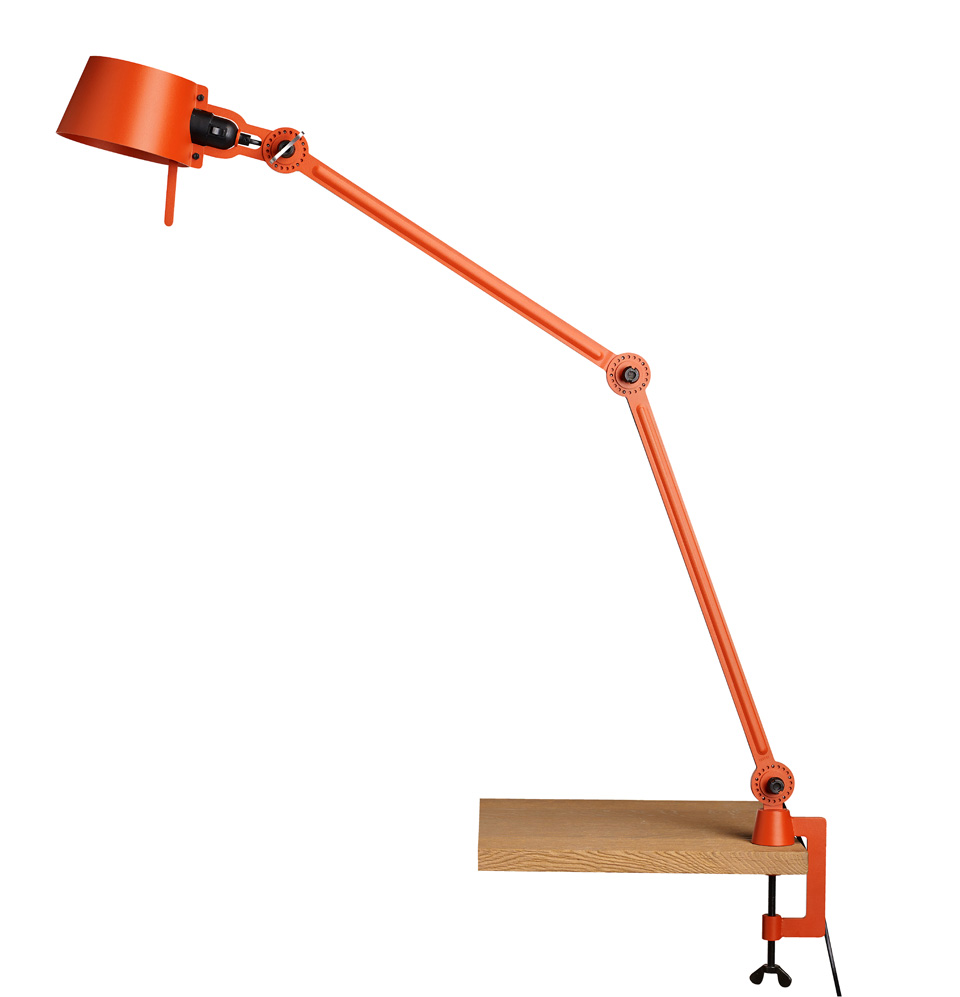 Lampe de bureau sur pince-étau en métal orange Bolt Desk. Tonone. 