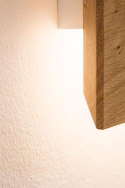 Liiny rectangular wall lamp in oak wood 68cm. Trilum. 