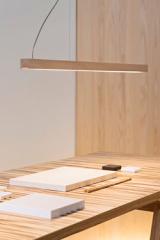 Led40 linear pendant lamp in oak 160cm. TUNTO. 