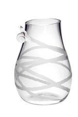 Snail vase classique en verre soufflé, petit escargot en porcelaine. Vanessa Mitrani. Snail vase classique en verre soufflé, petit escargot en porcelaine. Vanessa Mitrani.