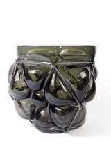 Vase large Flower en verre fumé, formes géométriques en métal. Vanessa Mitrani. Vase large Flower en verre fumé, formes géométriques en métal. Vanessa Mitrani.