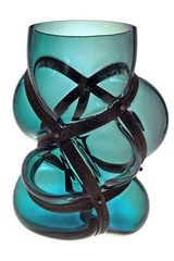 Vase Xtreme en verre soufflé bleu canard . Vanessa Mitrani. Vase Xtreme en verre soufflé bleu canard . Vanessa Mitrani.