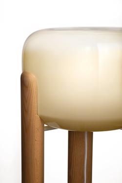 Lampe de table trépied en verre blanc Sata. Vistosi. 