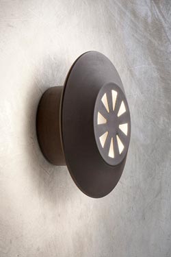 Small round outdoor wall light in patinated copper Pasdedeux 13cm - Exterior wall lights by Aldo Bernardi