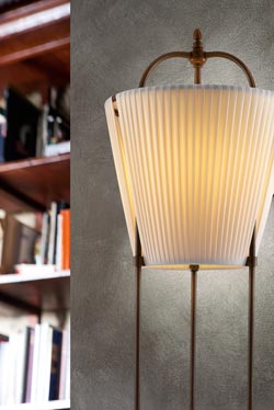 Truncated cone floor lamp in beige silk with dark brown patina - Floor lamps by Aldo Bernardi