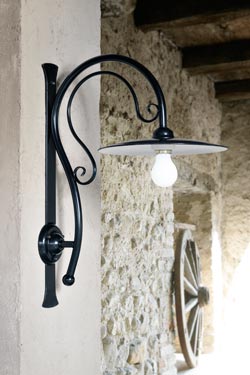 Grande applique en acier galvanisé et émail noir Valzer - Applique by Aldo Bernardi