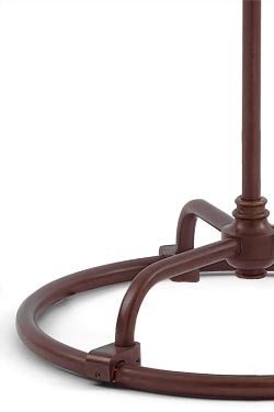 Lampadaire en soie beige et laiton patiné foncé abat-jour en cône