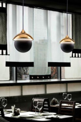 Hanging lamp in gold ceramic and matt black sphere - Pendants by Aldo Bernardi