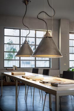 Petite suspension industrielle en cône d'acier Cala 60cm