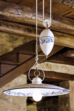 Suspension en porcelaine terracotta à contrepoids