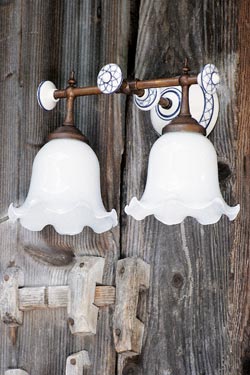 Double wall lamp with patinated brass rod, decorated white porcelain and pleated opal glass - Wall lights by Aldo Bernardi