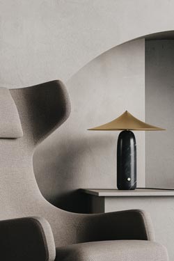 Lampe de table en marbre noir et métal noir