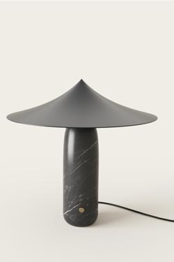 Lampe de table en marbre noir et métal noir - Lampe de table by Aromas