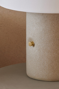 Sand lampe de table en terrazzo gris