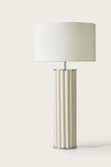 Table lamp in beige wavy ceramic Onica - Table lamps by Aromas