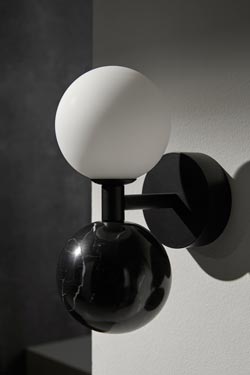 Black marble and white glass wall lamp Dalt - Wall lights by Aromas