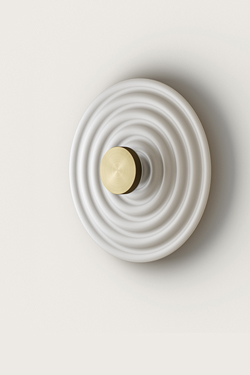 Large white and gold wavy disc wall light Rang - Wall lights by Aromas