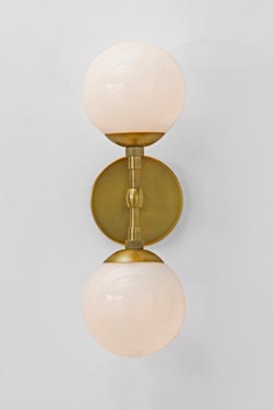 Applique double boule en verre et laiton antique Polaris - Salle de bains by Arteriors
