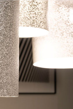 Grande et large suspension en maille d'acier blanche Agasallo