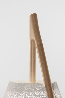 Lampe de table en bois de hêtre et maille d'acier blanche Cambo